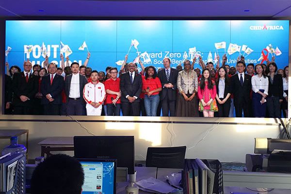 拼接屏怎么實(shí)現(xiàn)拼接顯示的？