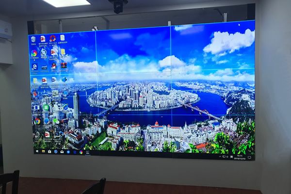 拼接屏的顯示有拼縫嗎_拼接屏是怎么實(shí)現(xiàn)無縫拼接顯示的？