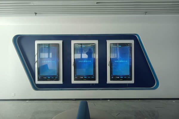 辦公室顯示大屏使用會(huì)議一體機(jī)好，還是拼接屏好？