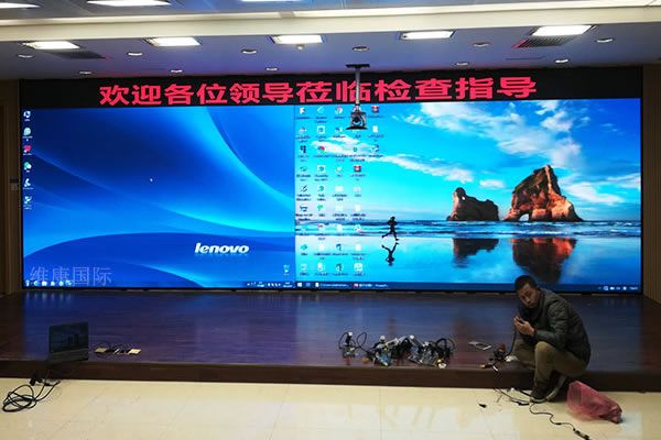 小間距LED屏幕和無縫液晶拼接屏的區(qū)別有哪些，哪種顯示效果好？