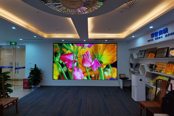 直播間大屏幕有哪些，液晶拼接屏好還是LED顯示屏好？