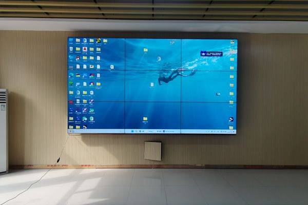 多臺(tái)電腦信號(hào)是怎樣在拼接屏上同時(shí)顯示的？