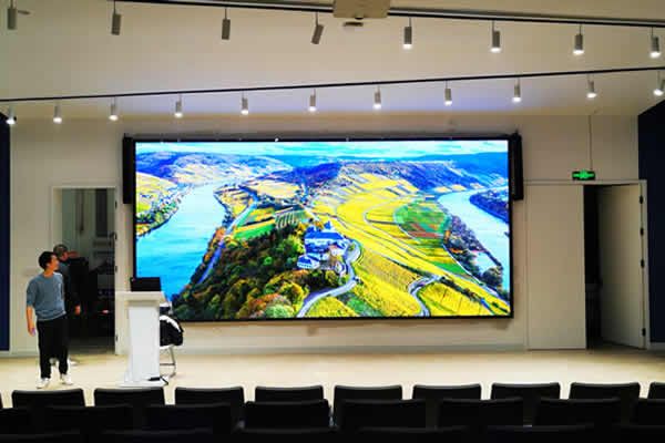多功能報(bào)告廳用哪種大屏好？