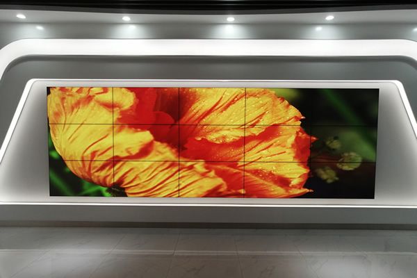 網(wǎng)絡(luò)直播間背景墻用液晶拼接屏好，還是LED顯示屏好？