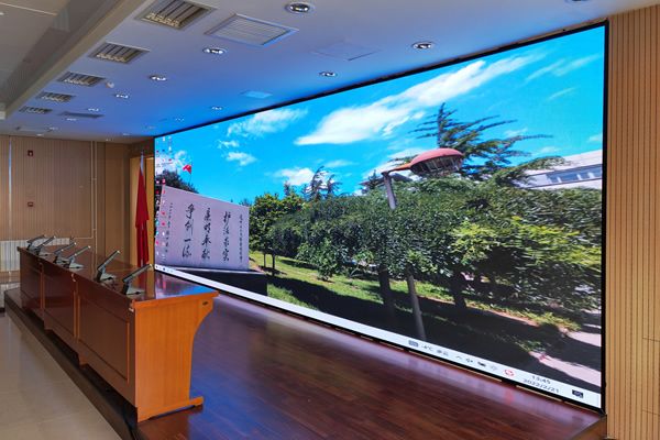 6米寬10米長(zhǎng)的會(huì)議室，做多大尺寸的LE顯示屏合適？